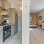 Apartamento Awesome In With Wifi Medulin