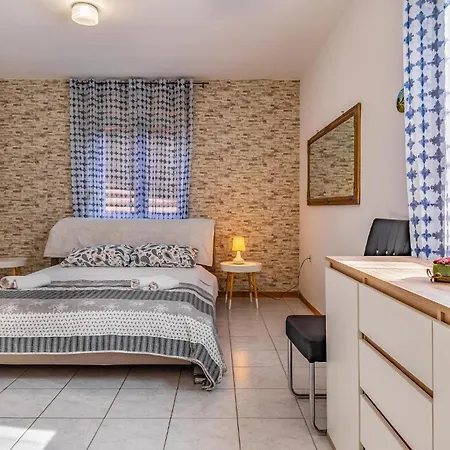1 Bedroom Pet Friendly Apartment In Medulin *