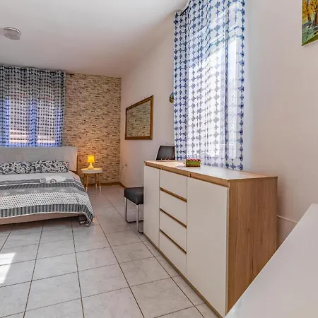 1 Bedroom Pet Friendly Apartment In Medulin *