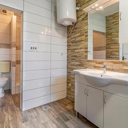 1 Bedroom Pet Friendly Apartment In Medulin Apartment
