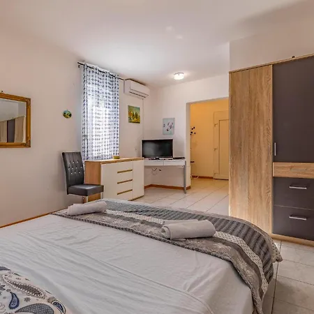 Apartment 1 Bedroom Pet Friendly Apartment In Medulin