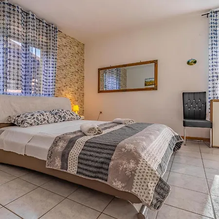 1 Bedroom Pet Friendly Apartment In Medulin *