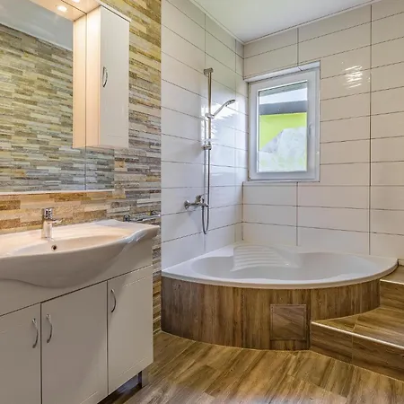 1 Bedroom Pet Friendly Apartment In Medulin *